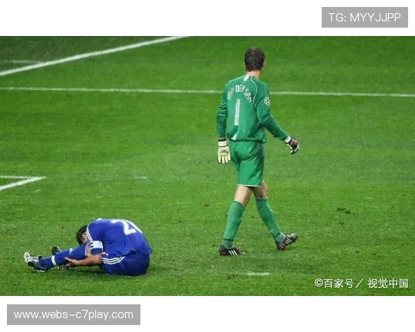 蓝军连遭红牌考验纪律管理 主帅执教压力剧增