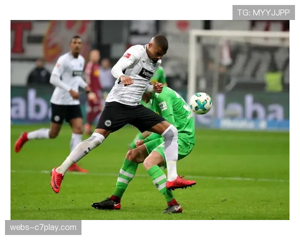 法兰克福3-0完胜门兴，布朗阿迈莫尼克瑙夫建功